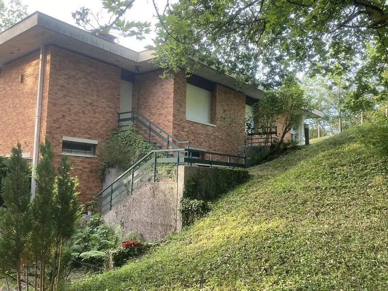 Maison - 240 m² - 6 pièces