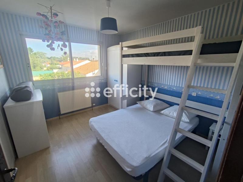 Maison - 213 m² - 9 pièces