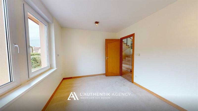 Maison - 223 m² - 9 pièces