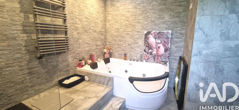 Maison - 220 m² - 5 pièces