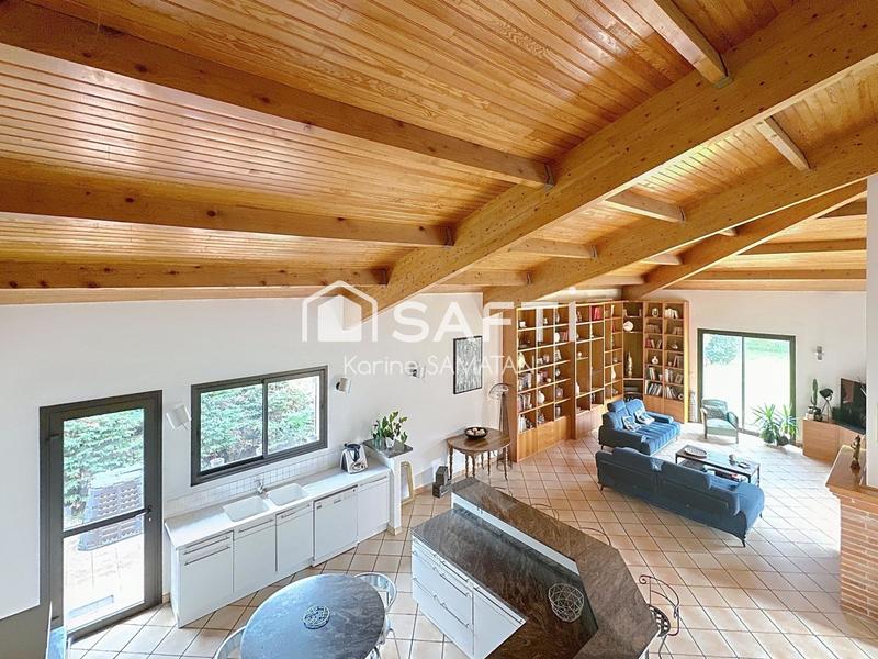 Maison - 216 m² - 6 pièces