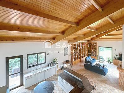 Maison - 216 m² - 6 pièces