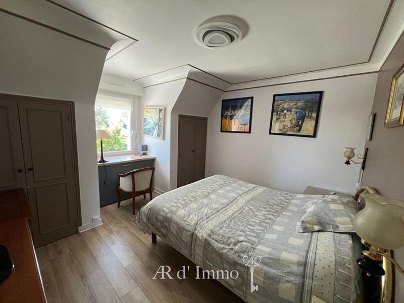 Propriété - 230 m² - 10 pièces