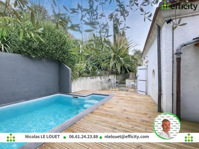 Demeure - 215 m² - 7 pièces