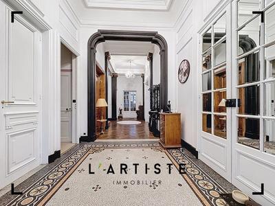 Château - 590 m² - 16 pièces