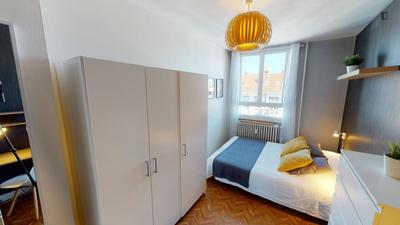 Chambre - 11 m² - 4 pièces