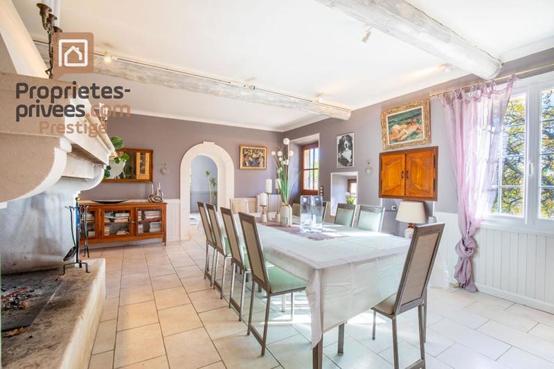 Maison - 305 m² - 10 pièces