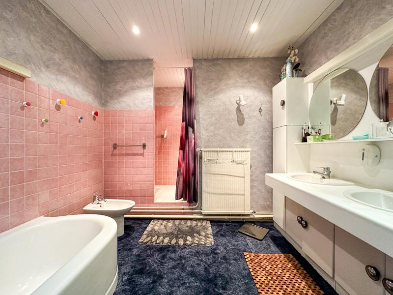 Maison - 265 m² - 10 pièces