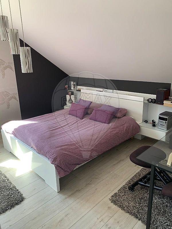 Maison - 225 m² - 10 pièces