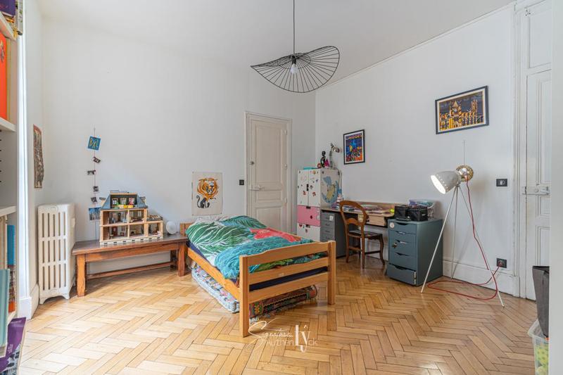 Appartement - 188 m² - 6 pièces