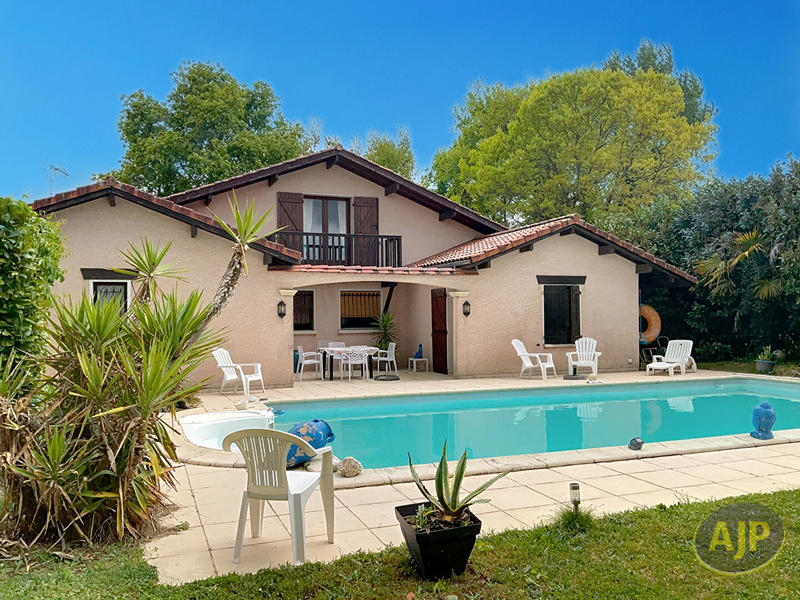 Maison - 174 m² - 7 pièces