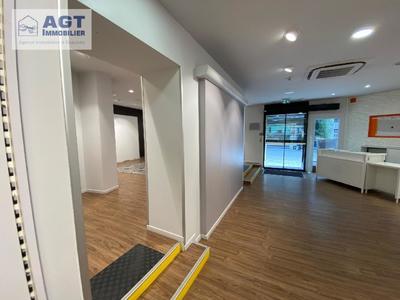 Local commercial - 109 m² - 2 pièces