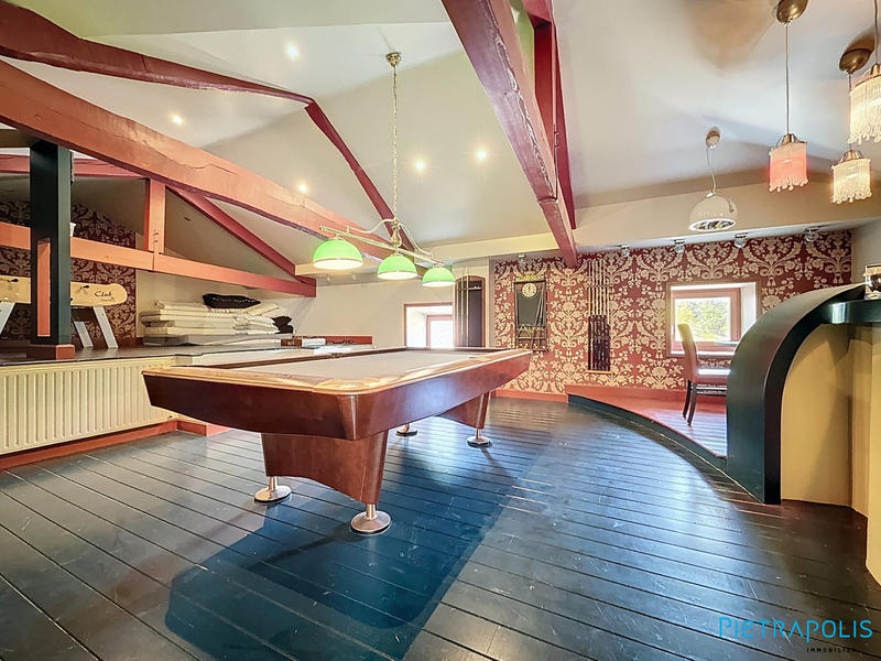 Maison - 380 m² - 5 pièces