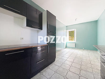 Maison - 197 m² - 12 pièces