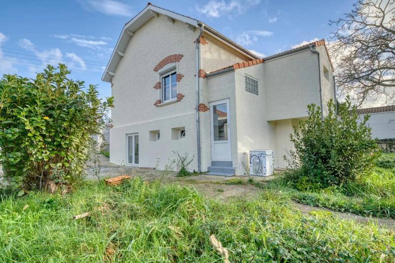 Château - 100 m² - 4 pièces