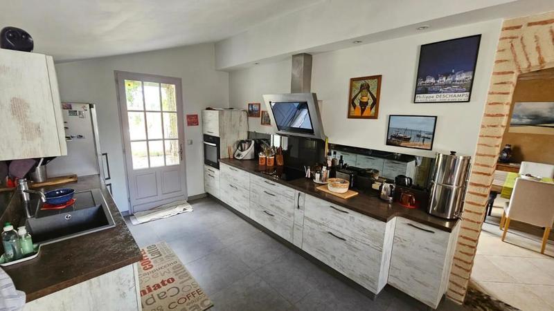 Maison - 285 m² - 11 pièces