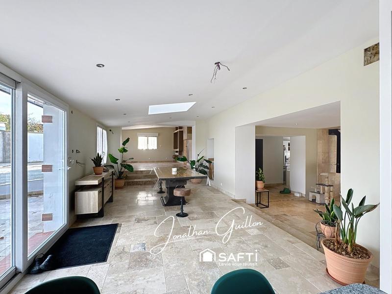 Maison - 255 m² - 8 pièces