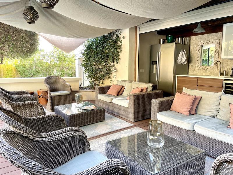 Maison - 615 m² - 16 pièces