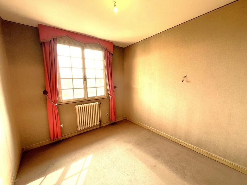 Maison traditionnelle - 256 m² - 9 pièces