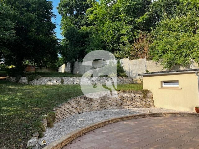 Maison - 165 m² - 8 pièces