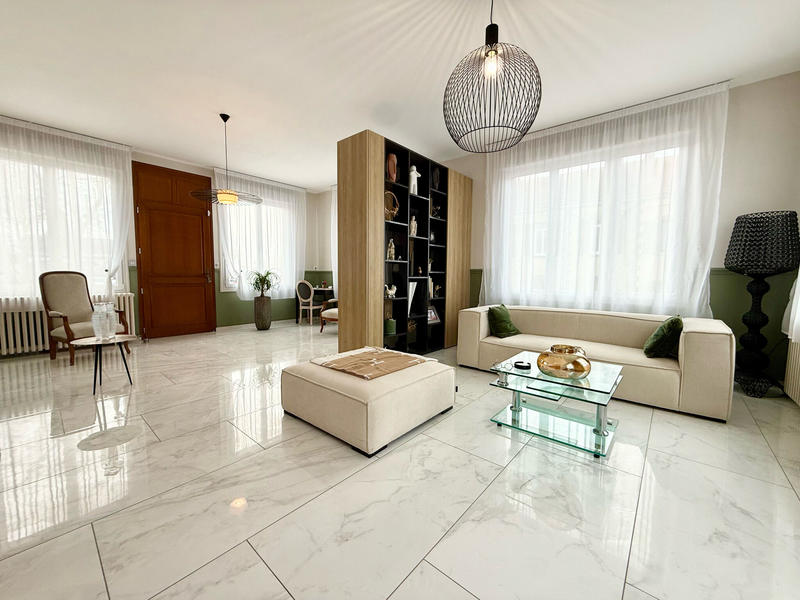 Maison - 227 m² - 7 pièces