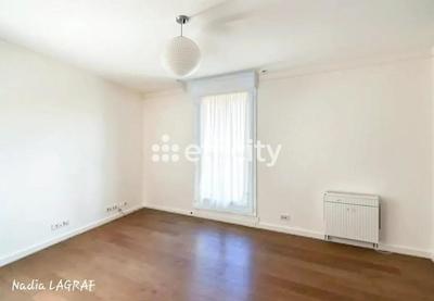 Appartement - 121 m² - 6 pièces