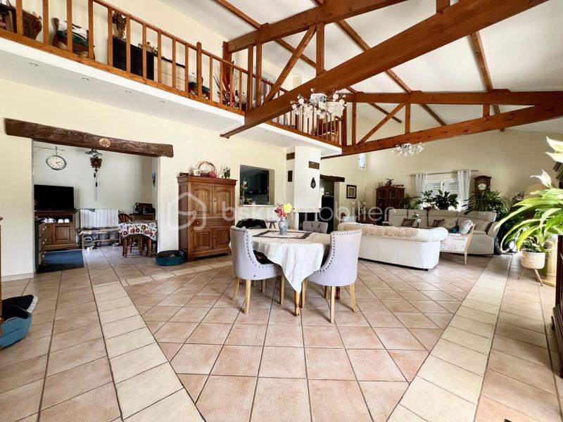 Maison - 218 m² - 7 pièces