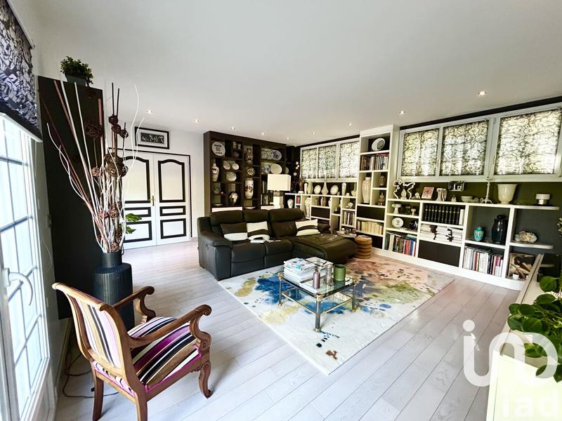 Maison - 313 m² - 9 pièces