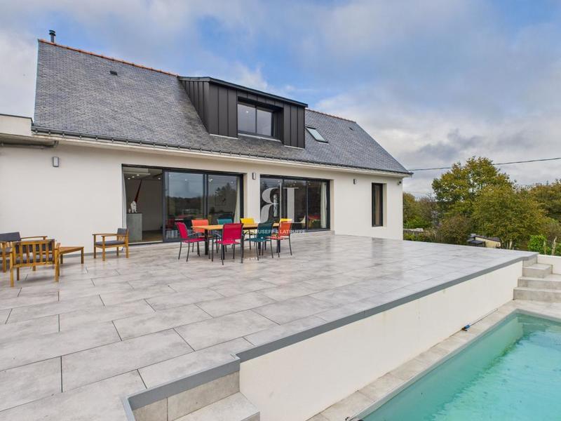 Maison - 203 m² - 6 pièces