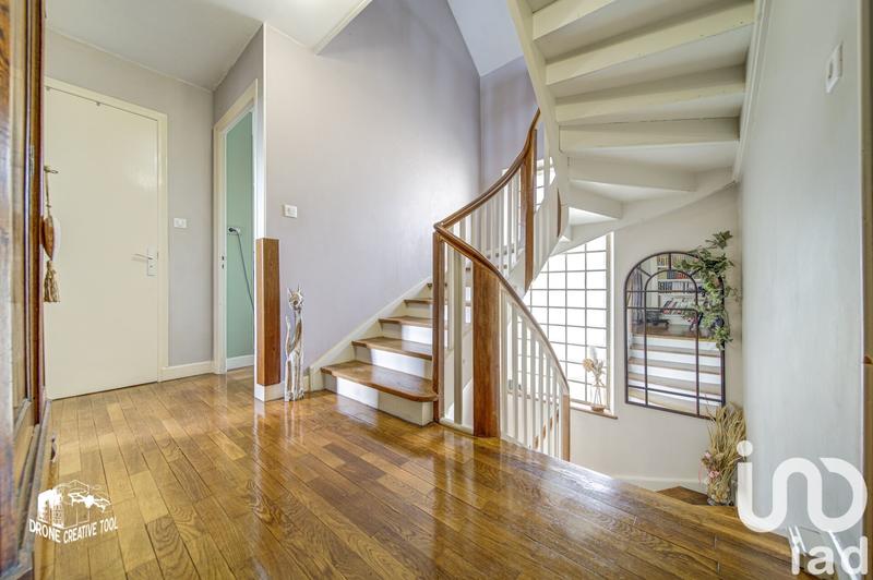 Maison - 218 m² - 8 pièces