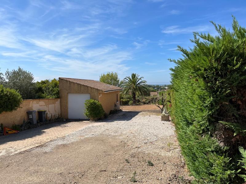 Terrain constructible - 1 210 m²