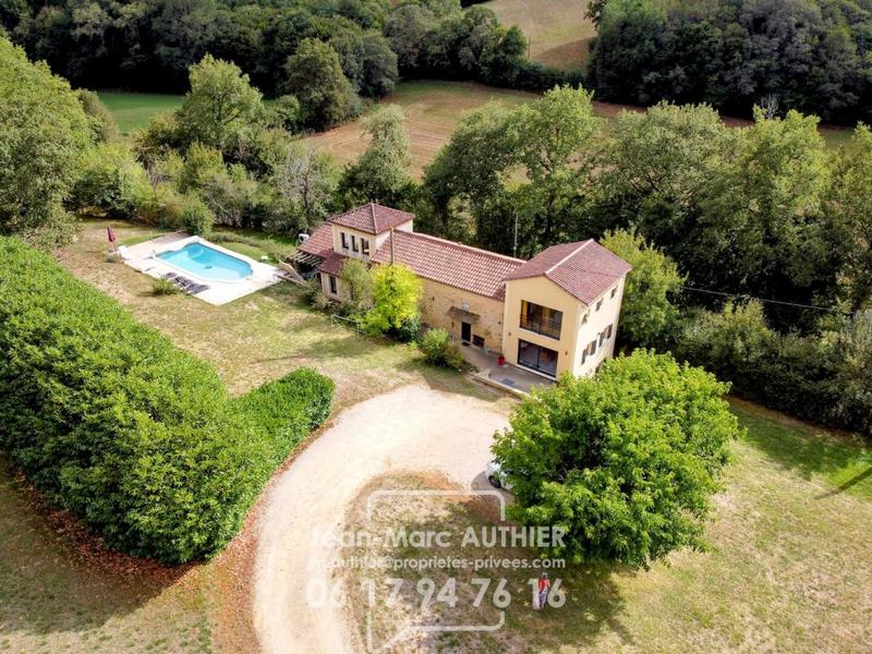 Maison - 212 m² - 8 pièces