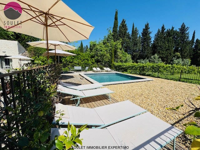 Propriété - 280 m² - 10 pièces