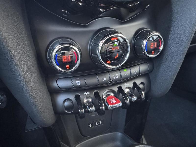 Mini Mini Cooper 5 portes 1ère main Française Pack Chili