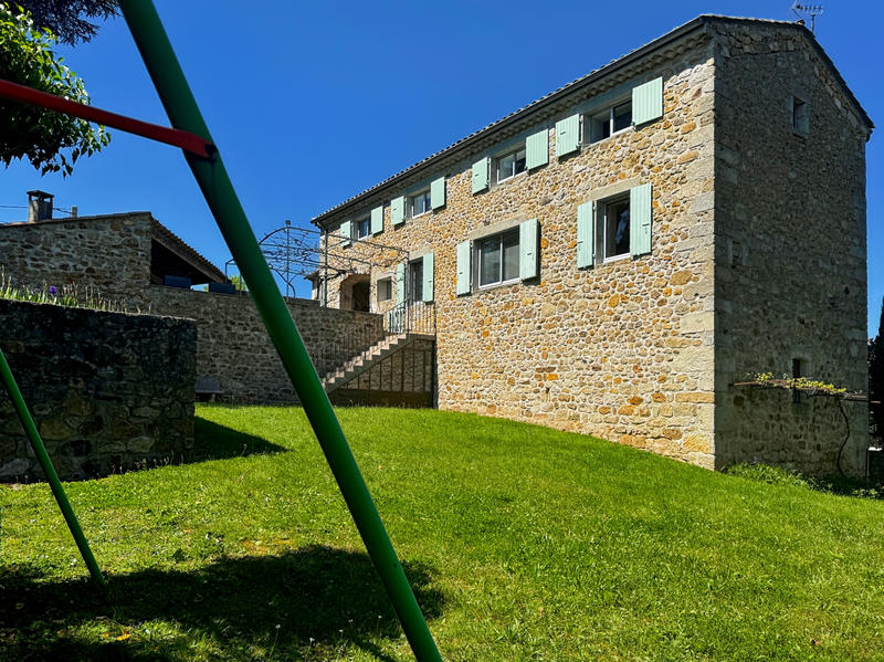 Maison - 253 m² - 13 pièces