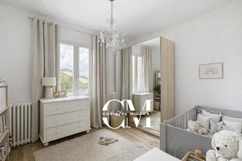 Maison - 240 m² - 8 pièces