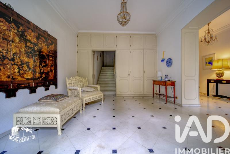 Maison - 464 m² - 12 pièces