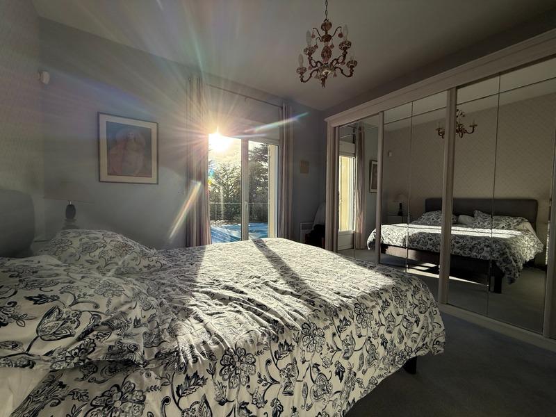 Maison - 229 m² - 8 pièces