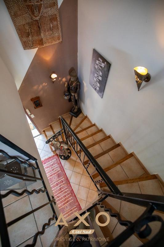 Propriété - 164 m² - 6 pièces