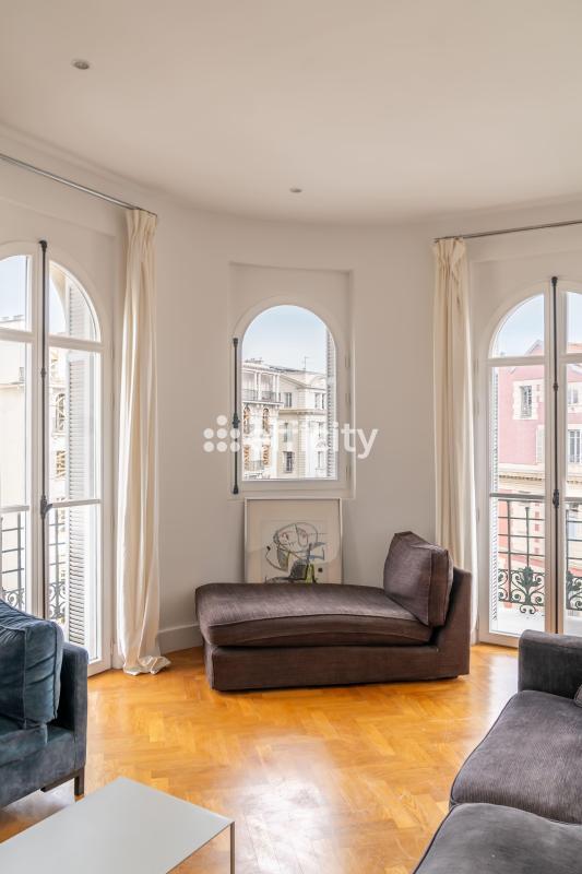 Appartement - 168 m² - 6 pièces
