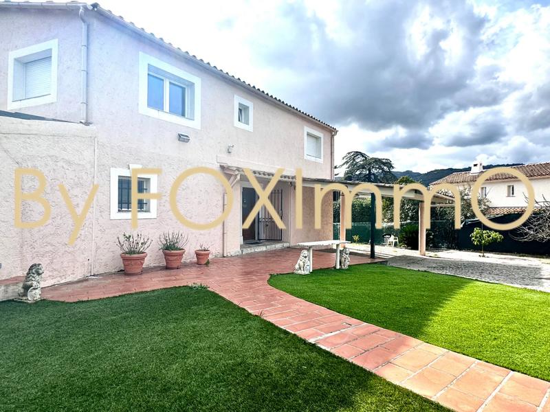 Maison - 230 m² - 6 pièces