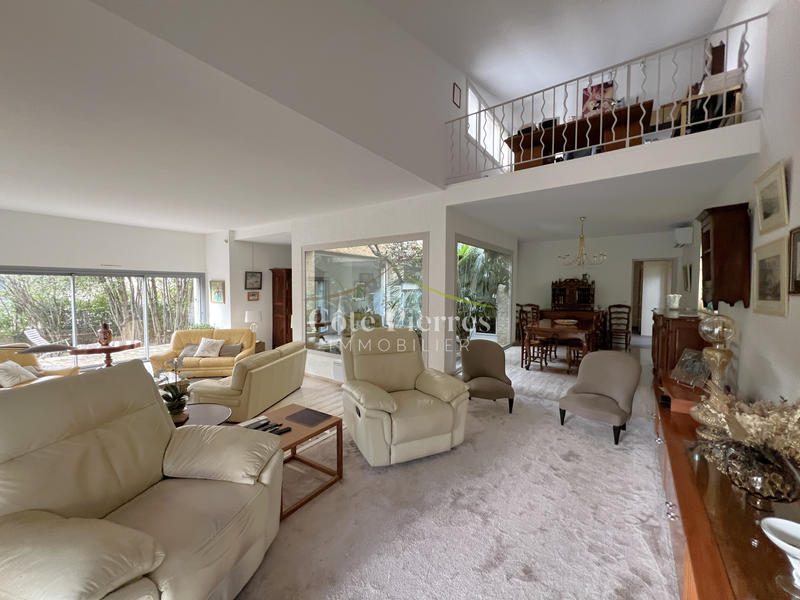 Maison - 220 m² - 6 pièces