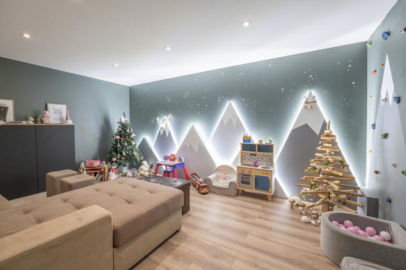 Maison - 253 m² - 8 pièces