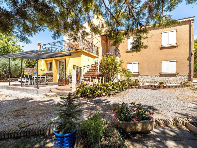 Maison - 236 m² - 7 pièces