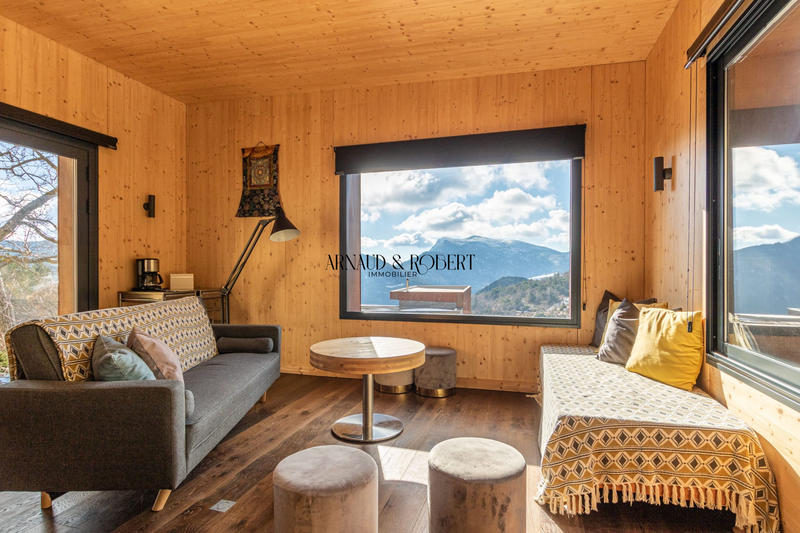 Maison - 600 m² - 25 pièces