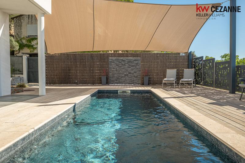 Maison - 248 m² - 8 pièces