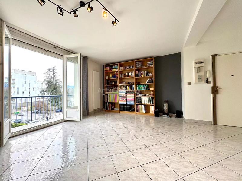 Appartement - 90 m² - 4 pièces