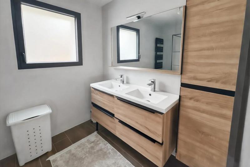 Maison - 215 m² - 9 pièces