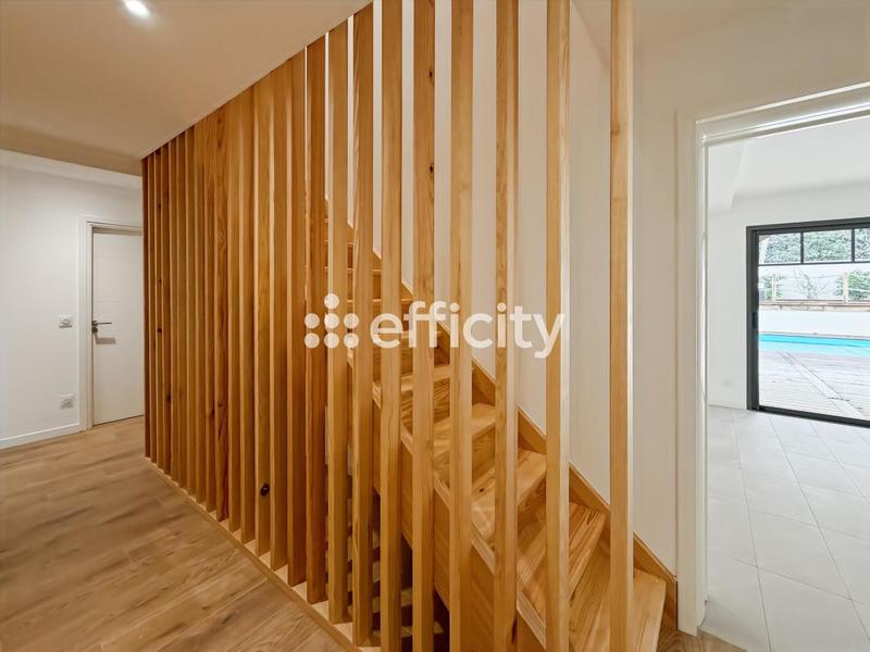 Villa - 273 m² - 8 pièces