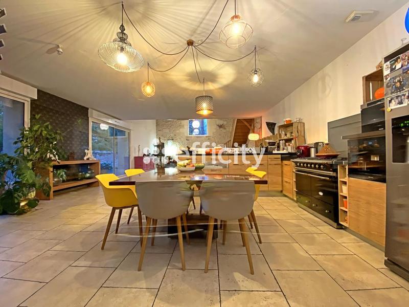 Maison - 174 m² - 8 pièces